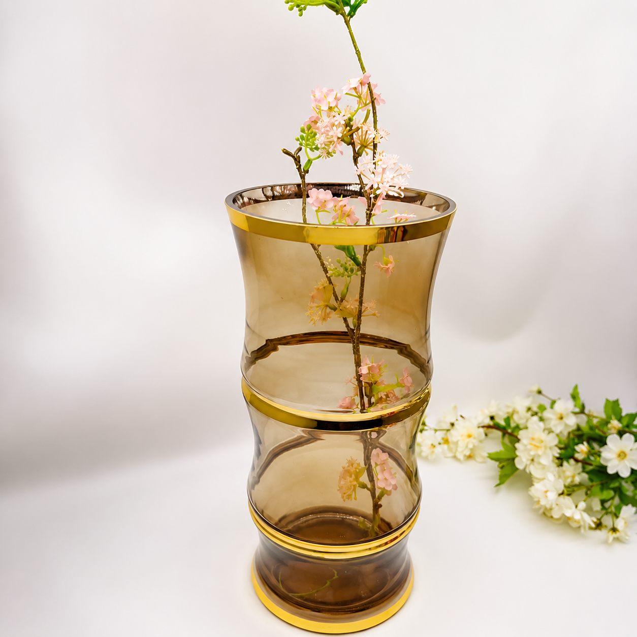Vase en Verre Ambré Multi-Anneaux Dorés
